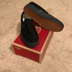 black low top slip on vans mens size 8”NEW”
